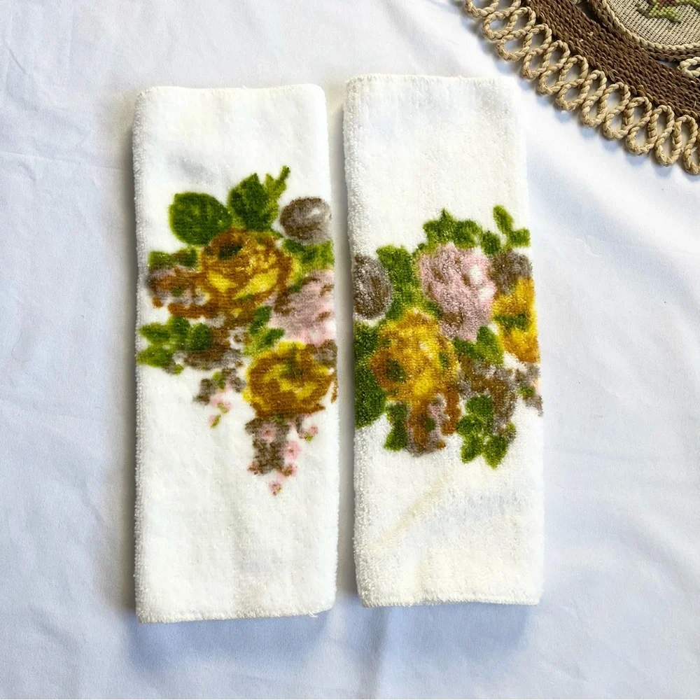 Vintage 70s Wamsutta Plush Floral Washcloths Set of Two
